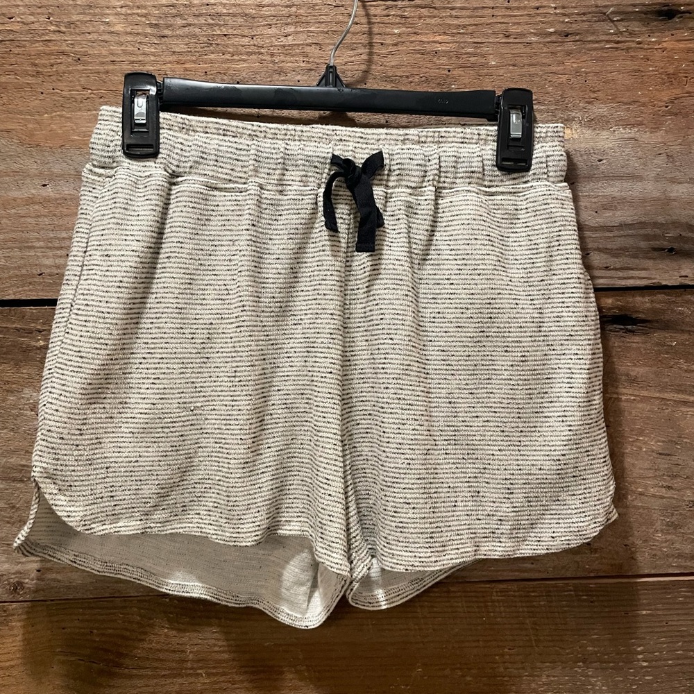 Hem and Thread ladies shorts size medium
